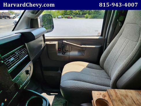 Used 2019 Chevrolet Express 3500 w/ Driver Convenience Package image 10