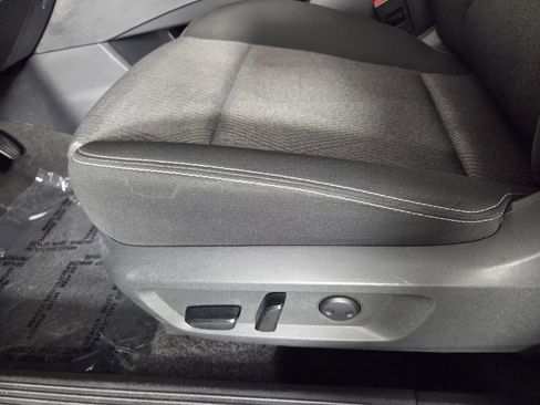 Used 2025 Nissan Rogue SV FWD image 16