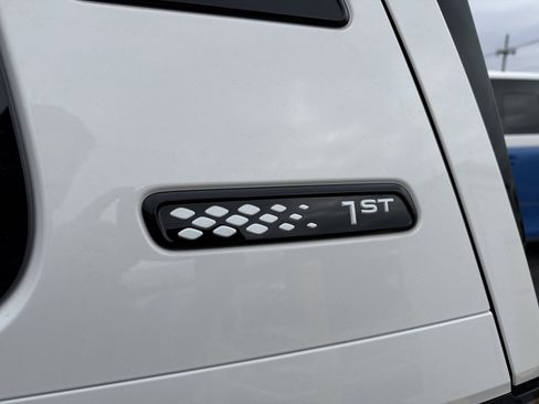 New 2025 Volkswagen ID. Buzz 1st Edition AWD/4WD image 9