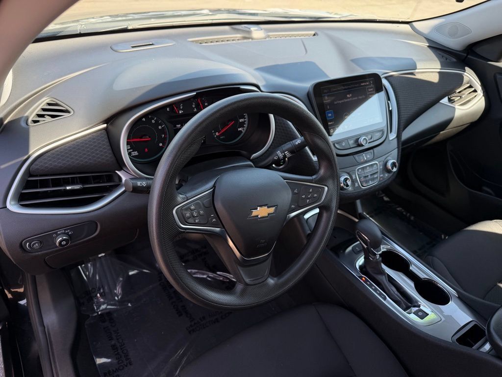 Used 2025 Chevrolet Malibu LT FWD image 17