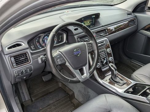 Used 2016 Volvo XC70 T5 Premier w/ Proximity Package image 12