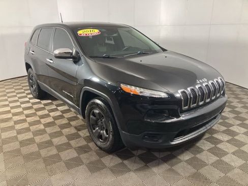 Used 2016 Jeep Cherokee Sport image 7