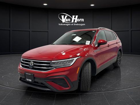 Used 2024 Volkswagen Tiguan SE AWD/4WD image 3