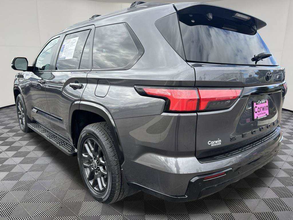 Used 2024 Toyota Sequoia Platinum AWD/4WD image 5