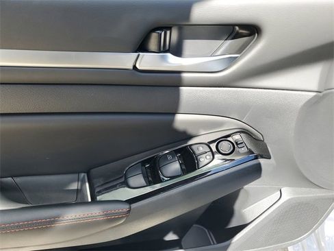 Used 2024 Nissan Altima 2.5 SR image 18