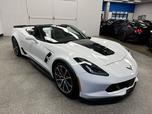 Used 2019 Chevrolet Corvette Grand Sport w/ Z07 Performance Package RWD image 3