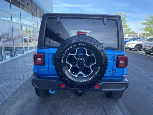 Used 2022 Jeep Wrangler Unlimited Sahara AWD/4WD image 29