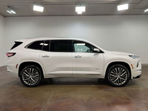 Used 2025 Buick Enclave Avenir w/ Super Cruise Package AWD/4WD image 22