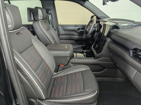 Used 2025 GMC Yukon AT4 Ultimate image 23