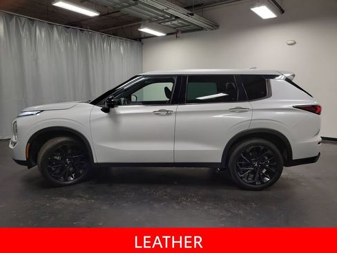 Used 2023 Mitsubishi Outlander SE image 5