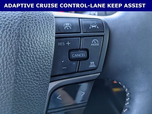 Used 2025 Toyota Camry SE image 12