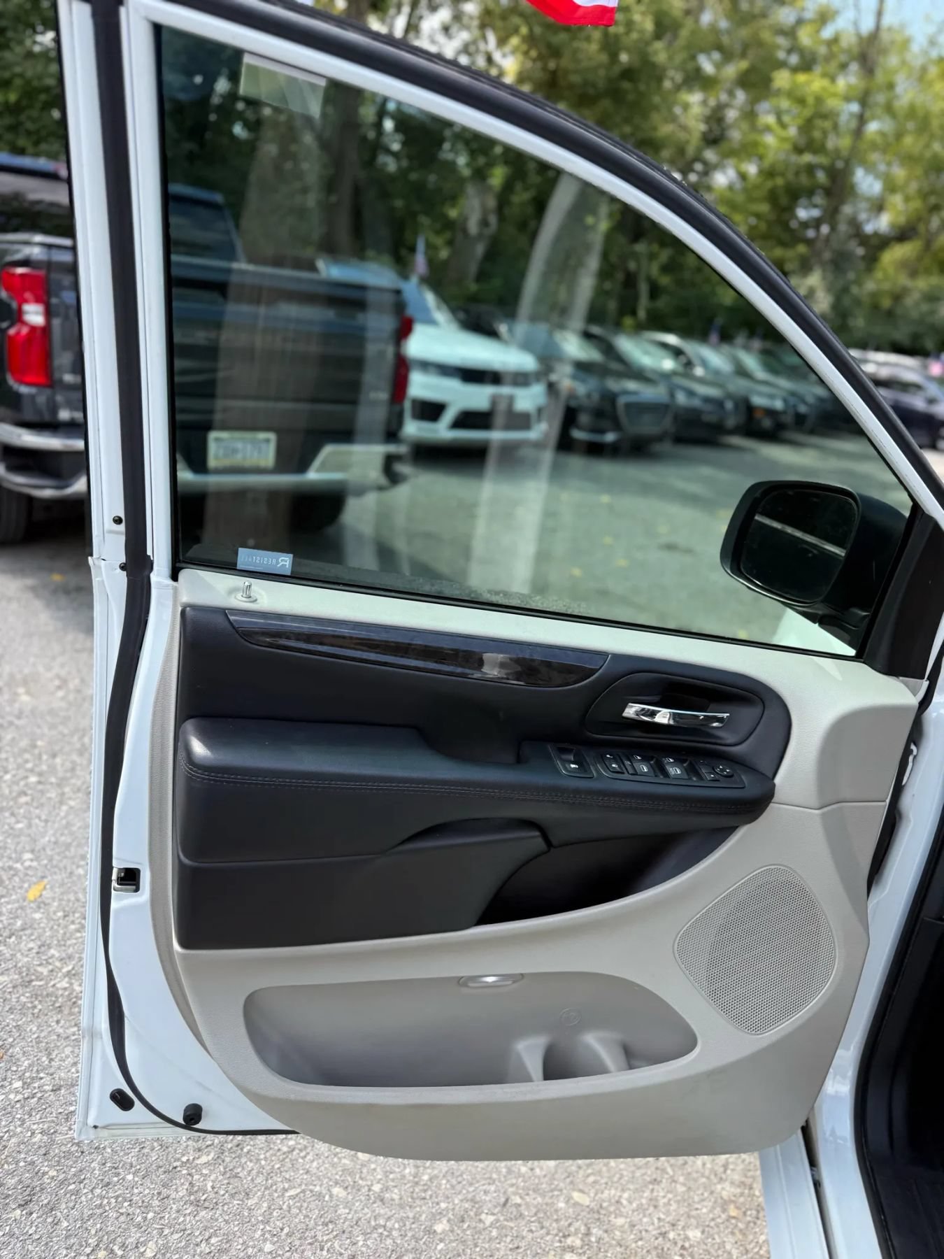 Used 2020 Dodge Grand Caravan SE w/ UConnect Hands-Free Group FWD image 22