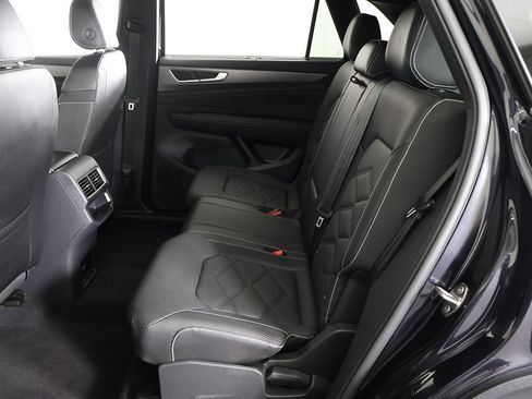 Used 2025 Volkswagen Atlas Cross Sport SE AWD/4WD image 34