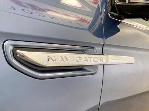Used 2019 Lincoln Navigator Reserve image 14