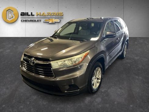 Used 2016 Toyota Highlander LE w/ Protection Package #3 AWD/4WD image 1