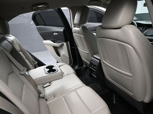 Used 2019 Cadillac XT4 Luxury w/ Cold Weather Package FWD image 20