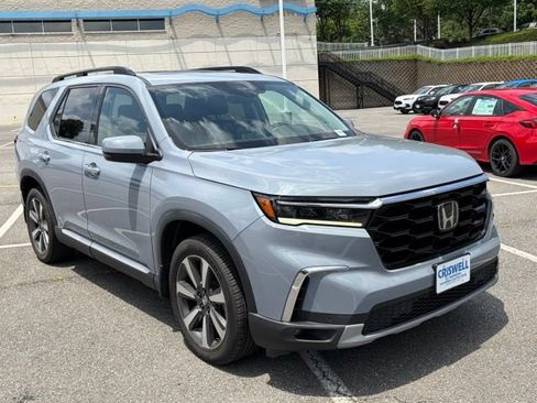 Used 2024 Honda Pilot Touring image 2