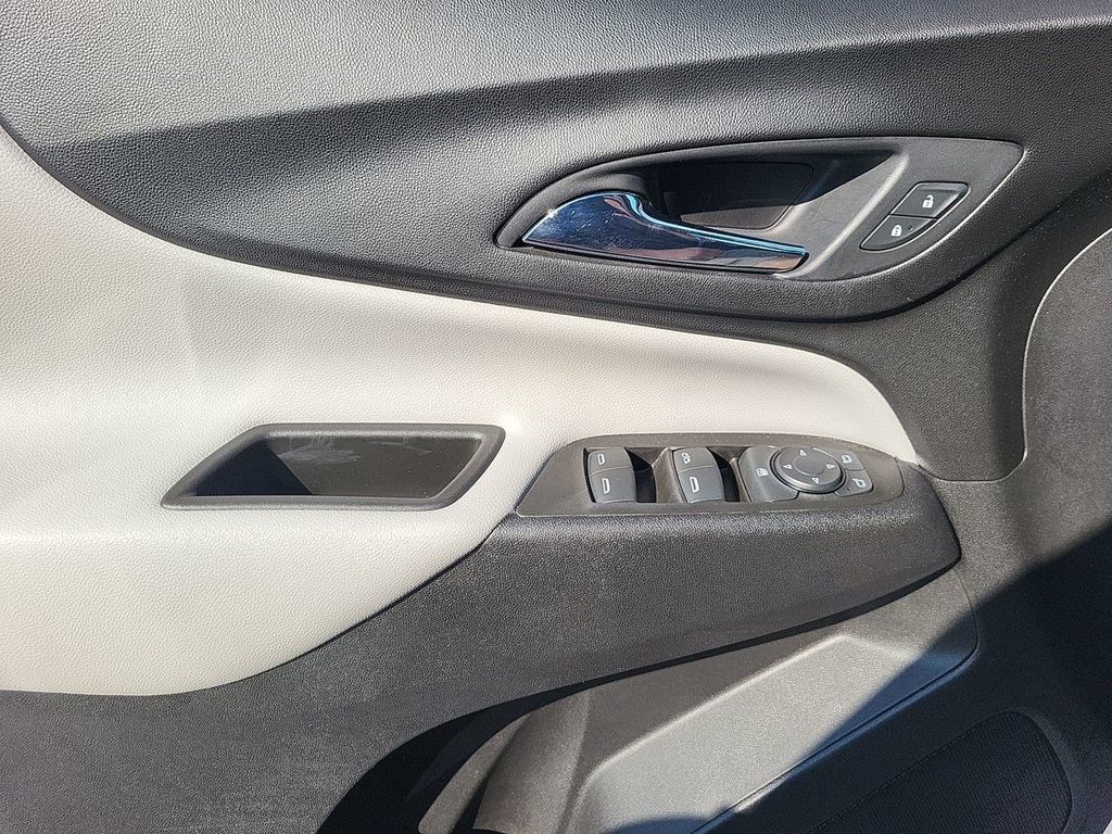 Used 2020 Chevrolet Equinox LS AWD/4WD image 27
