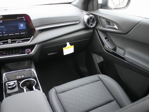 New 2026 Chevrolet Equinox LT w/ Convenience Package II image 7