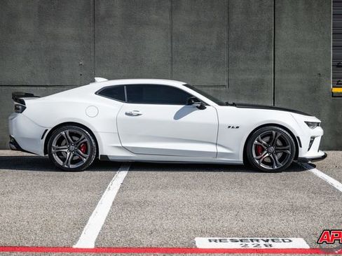 Used 2018 Chevrolet Camaro SS image 9