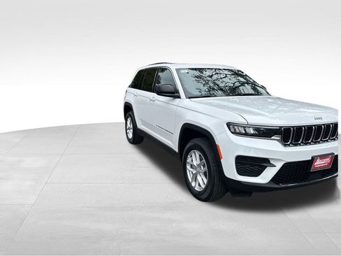 New 2025 Jeep Grand Cherokee Laredo w/ Trailer Tow Package image 8