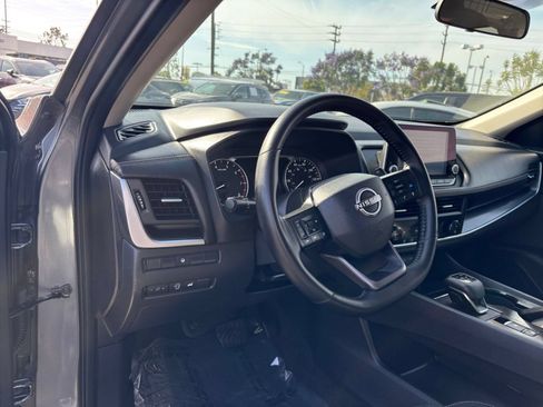 Used 2025 Nissan Rogue SV AWD/4WD image 36