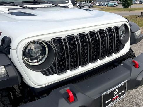 Used 2024 Jeep Wrangler Unlimited Rubicon image 9