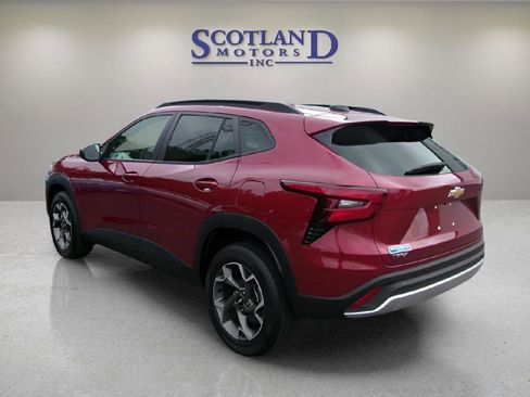 Used 2024 Chevrolet Trax LT FWD image 8