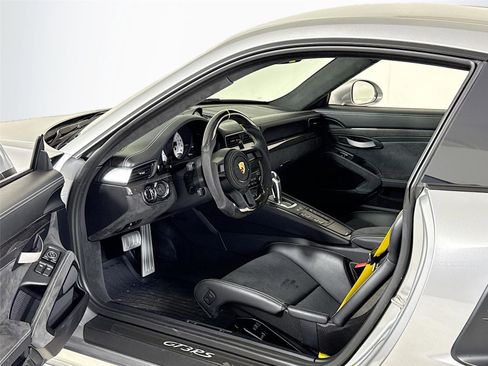 Used 2019 Porsche 911 GT3 RS image 13