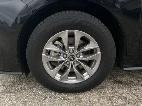 Used 2023 Toyota Sienna XLE image 34