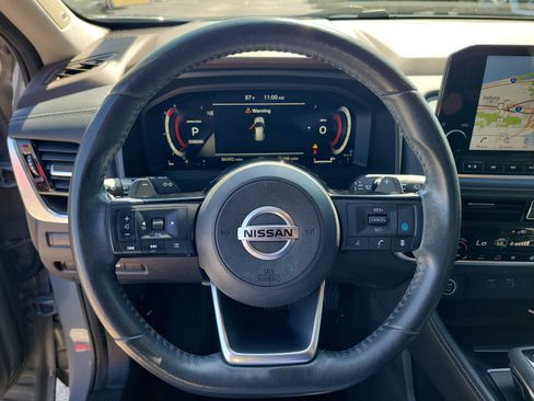 Used 2021 Nissan Rogue Platinum FWD image 16