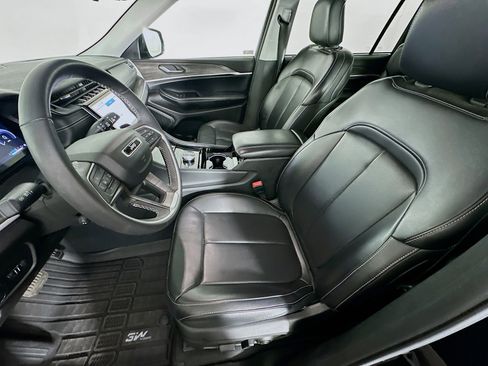 Used 2023 Jeep Grand Cherokee L Limited w/ Luxury Tech Group II image 13