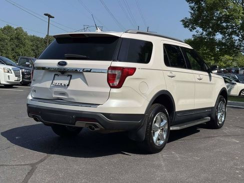 Used 2018 Ford Explorer XLT w/ Equipment Group 202A FWD image 23