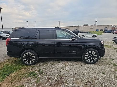 Used 2025 Ford Expedition Platinum w/ Driver's Package image 7