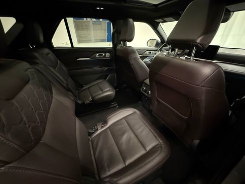 Used 2025 Ford Explorer Platinum w/ LUX Leather Package AWD/4WD image 6