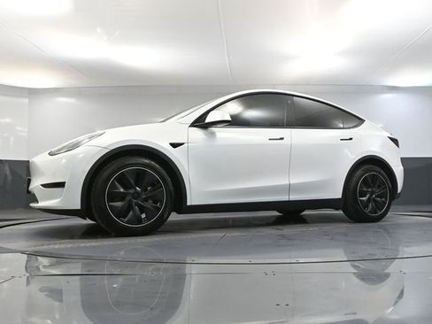 Used 2022 Tesla Model Y Long Range image 47