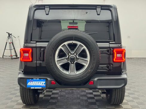Used 2021 Jeep Wrangler Unlimited Sahara AWD/4WD image 7