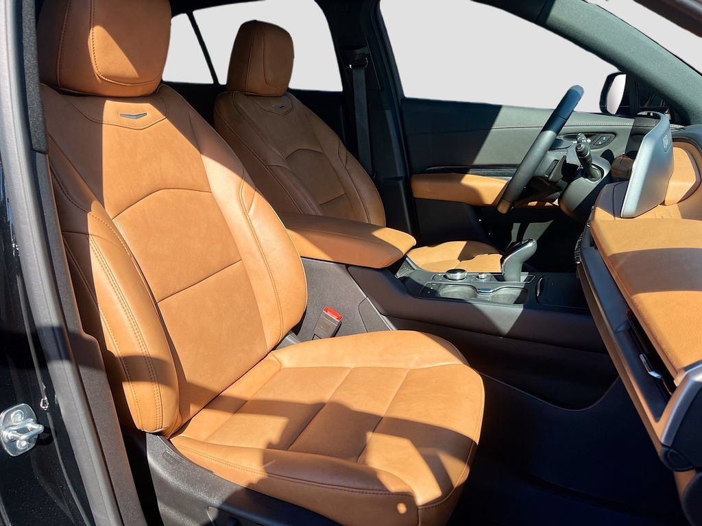 Used 2025 Cadillac XT4 Sport FWD image 28