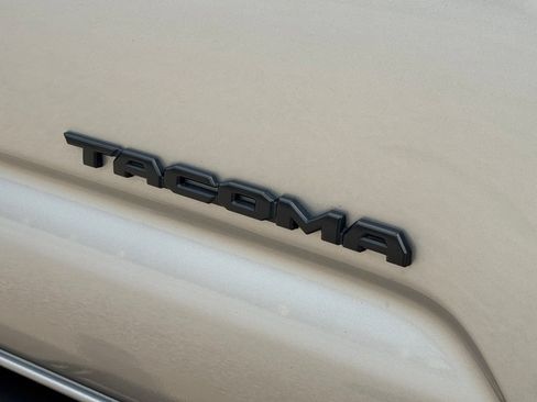 Used 2021 Toyota Tacoma TRD Sport AWD/4WD image 12