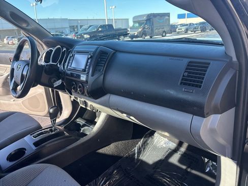 Used 2014 Toyota Tacoma Base image 33