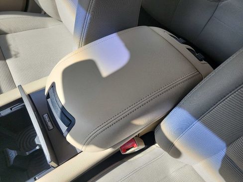 Used 2015 Ford Taurus SEL FWD image 26