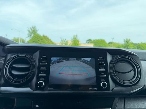 Used 2020 Toyota Tacoma SR AWD/4WD image 12