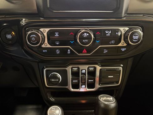 Used 2018 Jeep Wrangler Unlimited Sport S image 19