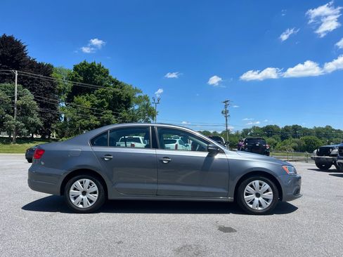 Used 2011 Volkswagen Jetta SE FWD image 5