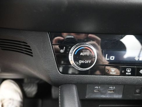 Used 2024 Mitsubishi Outlander SE FWD image 28