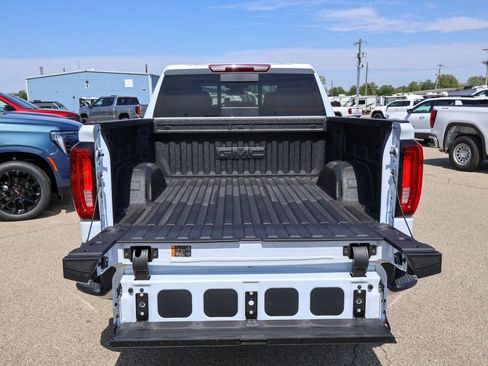 New 2026 GMC Sierra 1500 SLT image 5