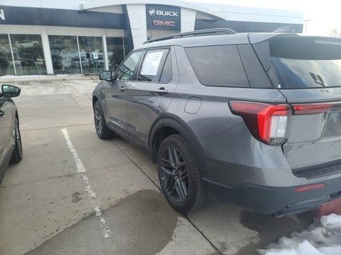 Used 2025 Ford Explorer ST-Line w/ ST-Line Street Pack image 6