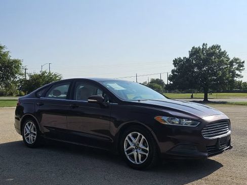 Used 2013 Ford Fusion SE FWD image 3