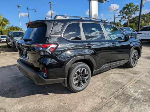 New 2025 Subaru Forester Premium image 4