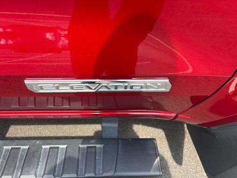 Used 2023 GMC Canyon Elevation w/ Elevation Premium Package AWD/4WD image 9